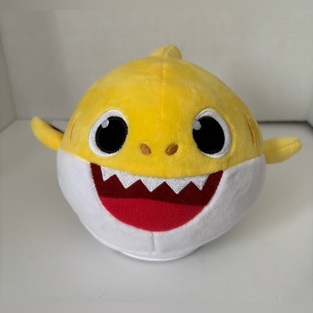 WowWee Pinkfong Baby Shark Official Singing & Dancing Plush Yellow Toy with Tags